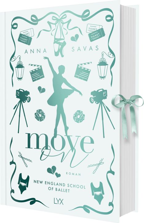 "Anna Savas, move on, Roman, New England School of Ballet, LYX." Silhouette einer Ballerina, Filmkameras, Ballettschuhe.