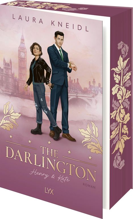 "LAURA KNEIDL" und "THE DARLINGTON Henry & Kate". Zwei Personen vor Big Ben. Buch mit floralen Mustern.