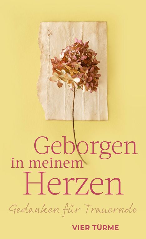 "Geborgen in meinem Herzen, Gedanken für Trauernde, VIER TÜRME" in lila Schrift. Eine getrocknete Blume auf altem Papier.