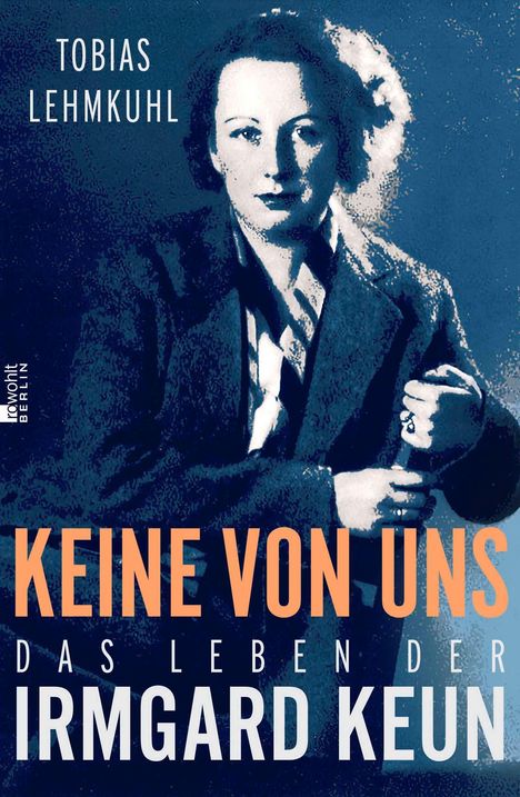 Tobias Lehmkuhl: "Keine von uns - Das Leben der Irmgard Keun". Eine Frau in einem blauen, kontrastreichen Porträt.