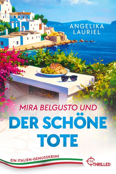 "Mira BelGusto und der schöne Tote. Ein Italien-Genusskrimi." Tisch mit Oliven, Brot, Sonnenbrille, mediterrane Küstenlandschaft.
