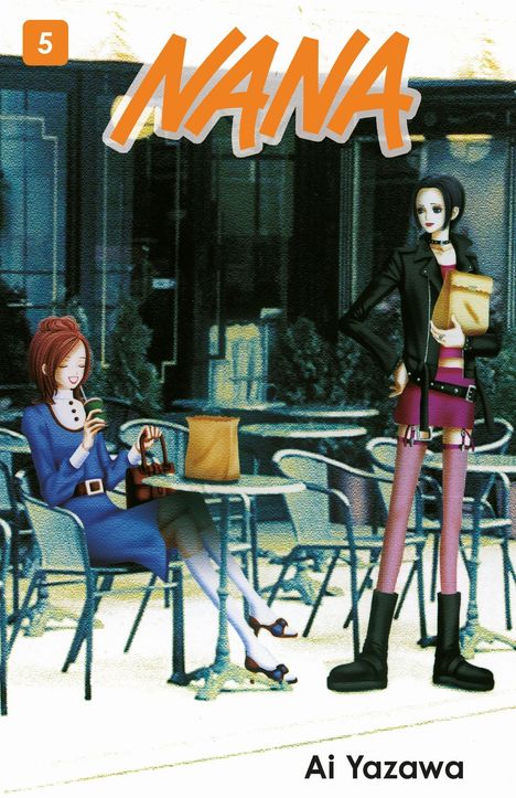 „NANA 5“ steht oben, „Ai Yazawa“ unten. Zwei stilisierte Frauen in einem Café, eine sitzend, die andere stehend.