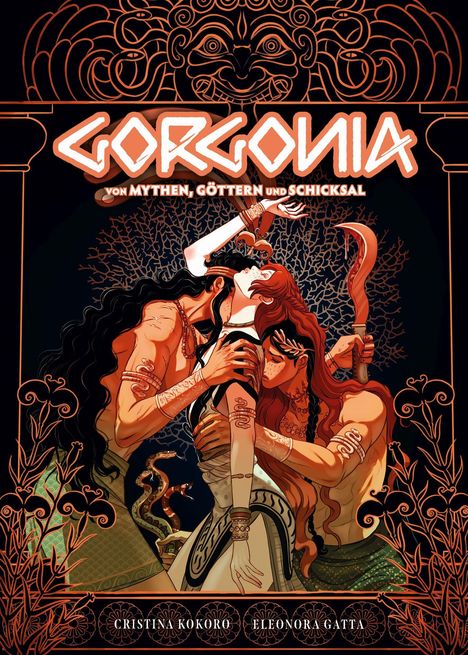 "GORGONIA - Von Mythen, Göttern und Schicksal". Drei Figuren, verziert mit Schlangen, umarmen sich.