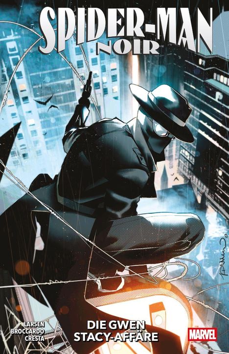 „SPIDER-MAN NOIR“, „DIE GWEN STACY-AFFÄRE“. Noir Spider-Man auf Gebäudedach in dunklem Anzug und Hut.