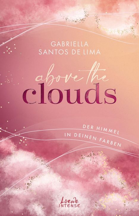 Text: "GABRIELLA SANTOS DE LIMA, above the clouds, DER HIMMEL IN DEINEN FARBEN, Loewe INTENSE." Rosa Wolkenillustration.