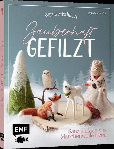 Winter-Edition "Zauberhaft Gefilzt". Szene mit Filzfiguren: Fuchs, Eule und Figuren auf Holzscheibe.