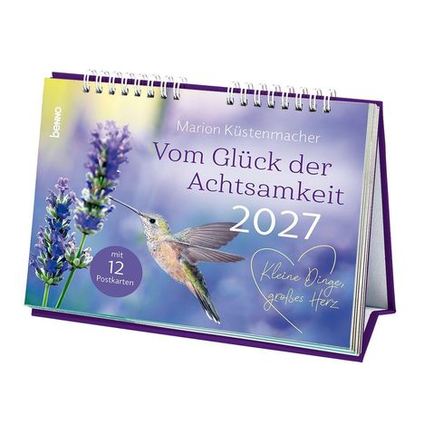 Tischkalender mit lila Umschlagtext: "Vom Glück der Achtsamkeit 2027". Kolibri neben Lavendel, "Kleine Dinge, großes Herz".