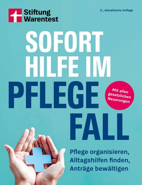 "Sofort Hilfe im Pflegefall", Logo von Stiftung Warentest, Hände halten ein blaues Kreuz, Text über Pflegeorganisation.