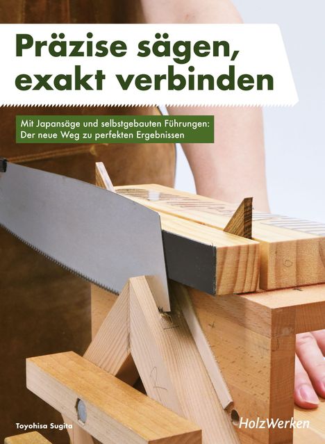 Text: "Präzise sägen, exakt verbinden. Mit Japansäge und selbstgebauten Führungen: Der neue Weg zu perfekten Ergebnissen."

Beschreibung: Eine Hand hält eine Japansäge an einem Holzstück.
