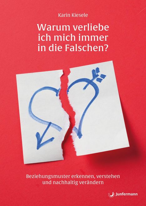 "Warum verliebe ich mich immer in die Falschen?" Zerrissenes Papierherz auf rotem Hintergrund.