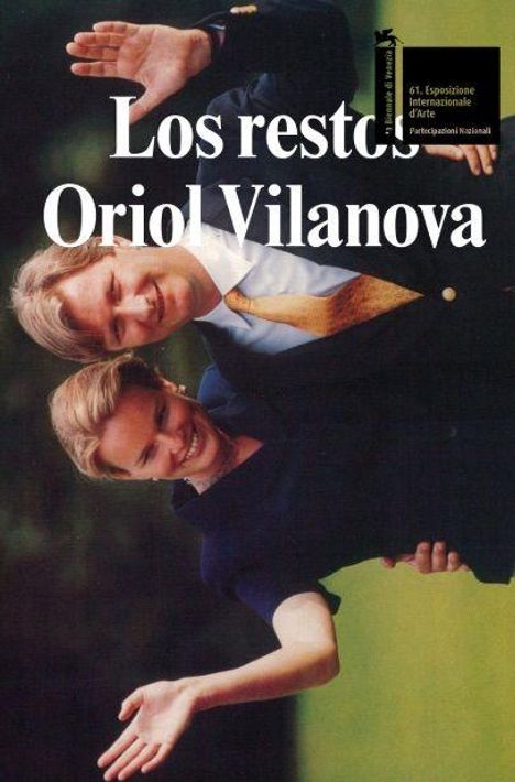 Text: "Los restos Oriol Vilanova". Ein Paar winkt, lächelnd in formeller Kleidung, sie stehen im Freien.