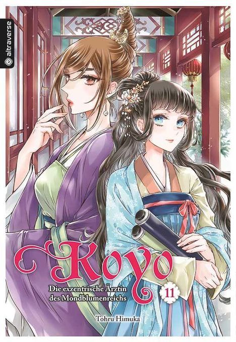 „Koyo: Die exzentrische Ärztin des Mondblumenreichs“. Zwei Frauen in traditionellen Kleidern in einem asiatisch gestalteten Gebäude.