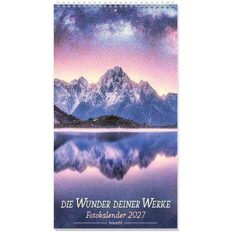 "Die Wunder deiner Werke. Fotokalender 2027." Verschneite Berge spiegeln sich in einem See unter einem farbenfrohen Himmel.
