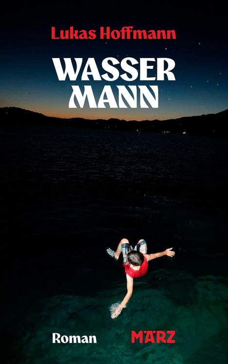 "Oberer Text: 'Lukas Hoffmann'. Mittig: 'WASSER MANN'. Unten: 'Roman MÄRZ'. Ein Mensch springt bei Nacht ins Wasser."