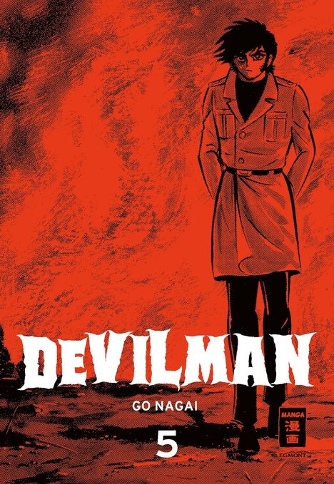 „DEVILMAN 5“ von Go Nagai. Eine Person in einem Mantel, vor einem intensiven orangefarbenen Hintergrund.