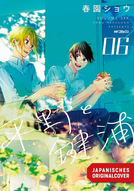 "Japanisches Originalcover" steht auf einem roten Banner. Zwei lächelnde Charaktere halten Getränke, helle und lebendige Farben.