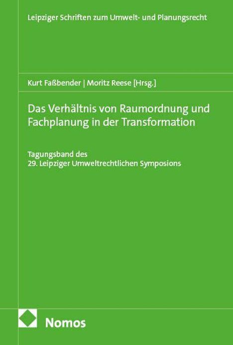 Grüner Hintergrund mit Texten wie "Leipziger Schriften", "Kurt Faßbender", "Raumordnung und Fachplanung", Logo von Nomos.