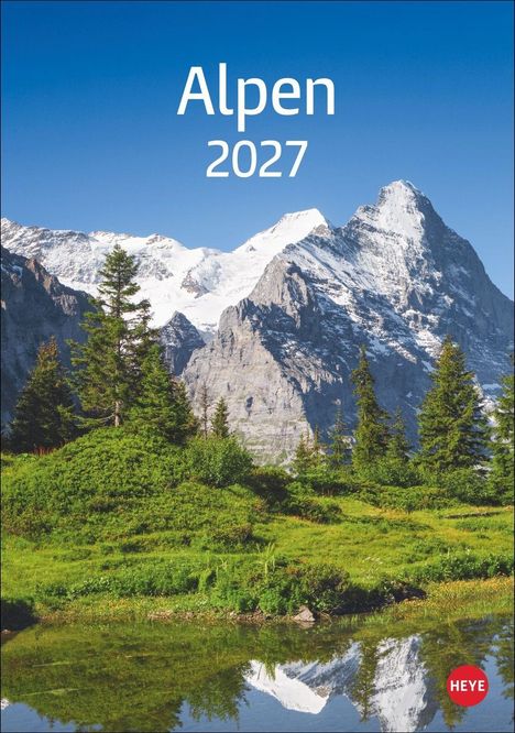 Text "Alpen 2027". Eine alpine Landschaft mit grünen Hügeln, Bäumen und schneebedeckten Bergen unter blauem Himmel.