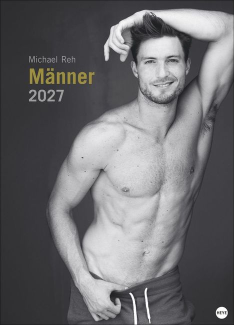 "Michael Reh Männer 2027." Ein schwarz-weißes Foto eines lächelnden, athletischen Mannes, der lässig posiert.