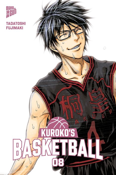 „Kuroko's Basketball 08“, Illustration eines schwitzenden Mannes in schwarzem Basketballtrikot, lächelnd mit Brille.