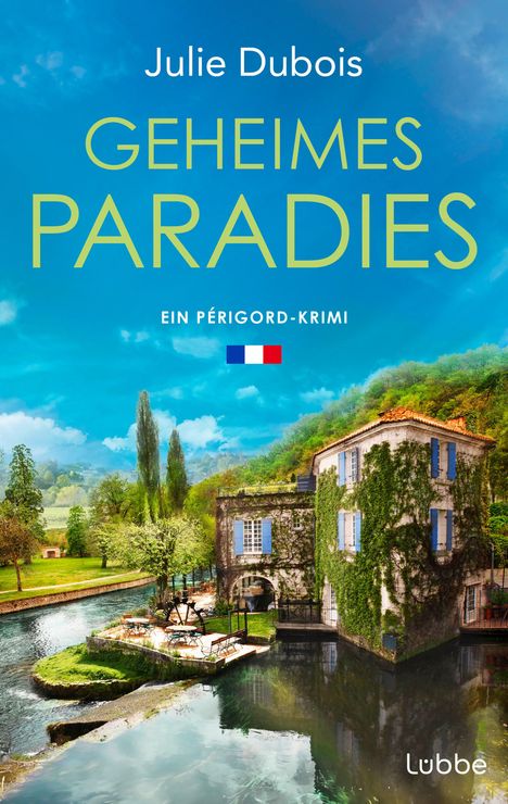 "Julie Dubois GEHEIMES PARADIES EIN PÉRIGORD-KRIMI" zeigt ein idyllisches Haus am Wasser, umgeben von üppiger Natur.