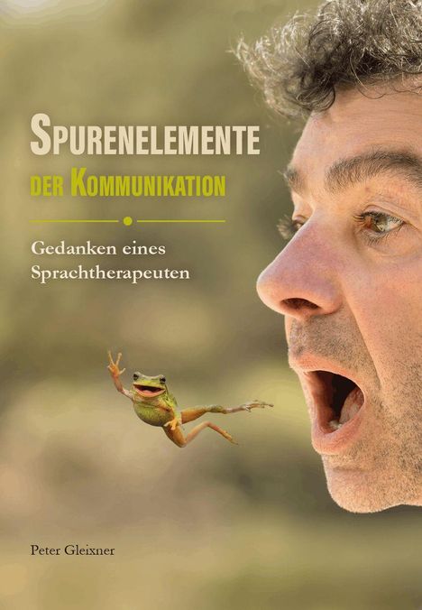 „Spurenelemente der Kommunikation: Gedanken eines Sprachtherapeuten“ von Peter Gleixner. Ein Mann schaut zu einem Frosch.