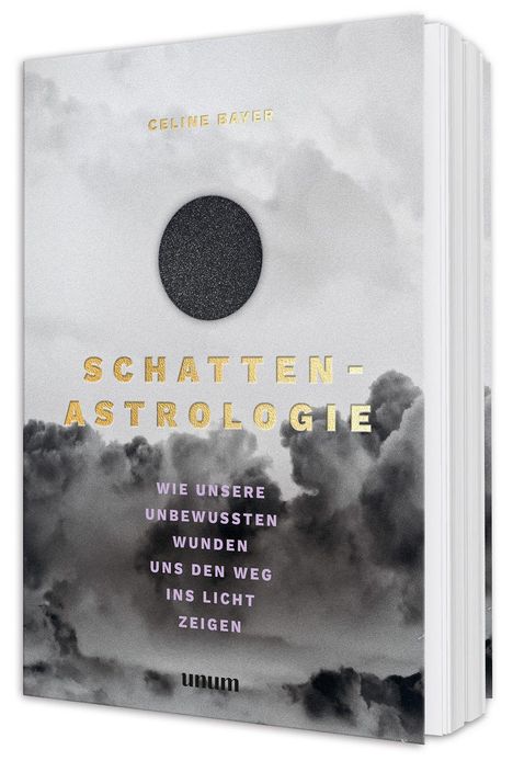 Buchtitel: Schattenastrologie. Text: Wie unsere unbewussten Wunden uns den Weg ins Licht zeigen. Schwarze Wolken.