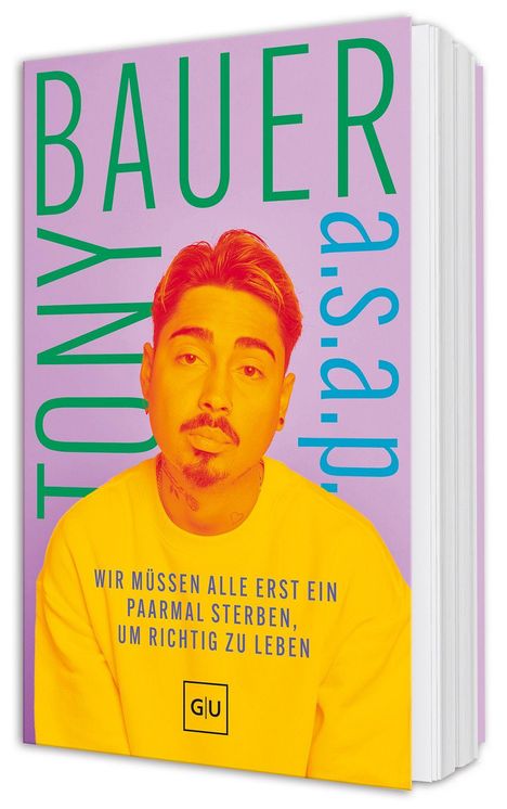 "BAUER TONY a.s.a.p. Wir müssen alle erst ein paarmal sterben, um richtig zu leben." Ein Mann schaut direkt.