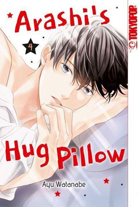"Arashi's Hug Pillow", "4", "Ayu Watanabe". Illustration: Junge mit dunklem Haar und hellem Hemd lehnt entspannt zurück.