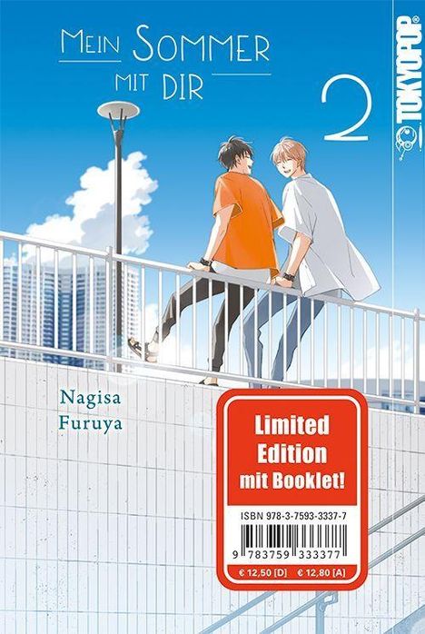 "Mein Sommer mit dir 2", "Limited Edition mit Booklet!", zwei junge Männer auf einem Geländer. Illustration auf blauem Himmel.