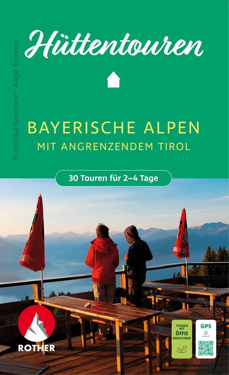 Text: Hüttentouren, Bayerische Alpen mit angrenzendem Tirol, 30 Touren für 2–4 Tage. Zwei Wanderer auf Terrasse bei Sonnenaufgang.