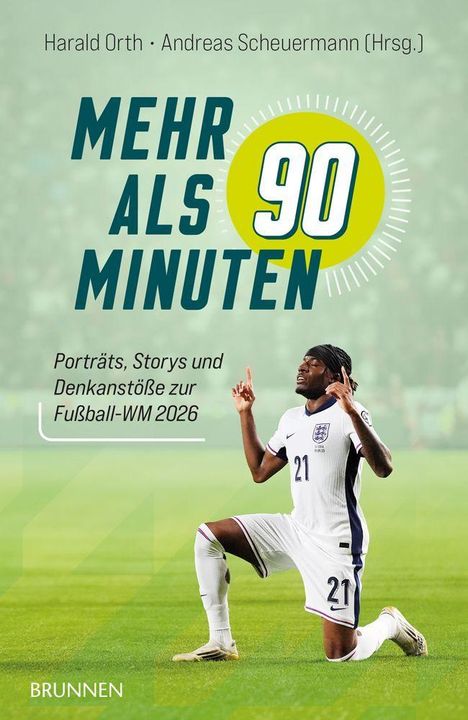 Text: "MEHR ALS 90 MINUTEN", "Porträts, Storys und Denkanstöße zur Fußball-WM 2026". Fußballspieler kniet jubelnd auf Rasen.