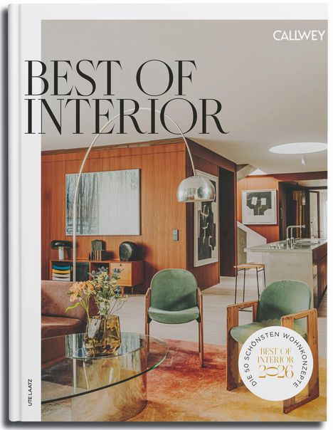 „Best of Interior“, elegante Wohnzimmeransicht mit modernen Möbeln und harmonischer Farbgestaltung.
