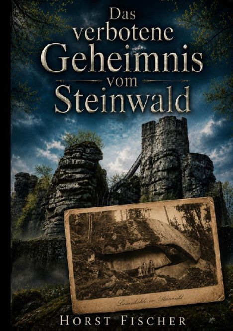 „Das verbotene Geheimnis vom Steinwald“, Foto von Felsen und einer Ruine. Im Vordergrund eine alte Fotografie der „Luisenhöhle im Steinwald“ mit Personen.