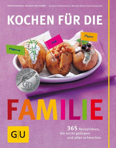 "Kochen für die Familie" 365 Rezepte. Drei gefüllte Kartoffeln auf einem Teller, etikettiert mit "Mama", "Ich" und "Papa".