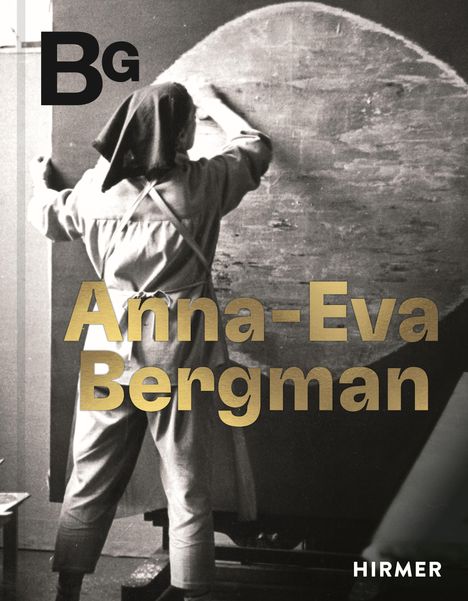 „Anna-Eva Bergman“ in großen goldenen Buchstaben. Eine Person malt an einer großen Leinwand. Logo: „HIRMER“.