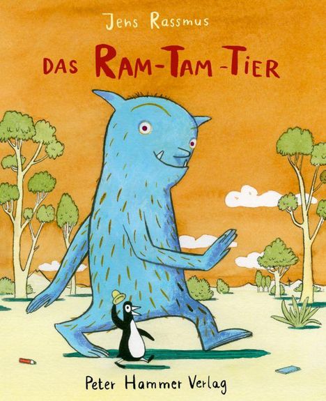 "Jens Rassmus, Das Ram-Tam-Tier, Peter Hammer Verlag." Ein blaues, fröhliches Monster spaziert mit einem Pinguin vor Bäumen.