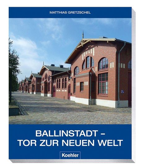 Text: "BALLINSTADT – TOR ZUR NEUEN WELT" von Matthias Gretzschel, Koehler-Verlag. Ziegelgebäude an einer gepflasterten Straße.