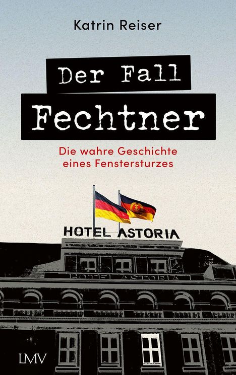 „Der Fall Fechtner“, „Die wahre Geschichte eines Fenstersturzes“, „Hotel Astoria“. Zwei Flaggen wehen oben.