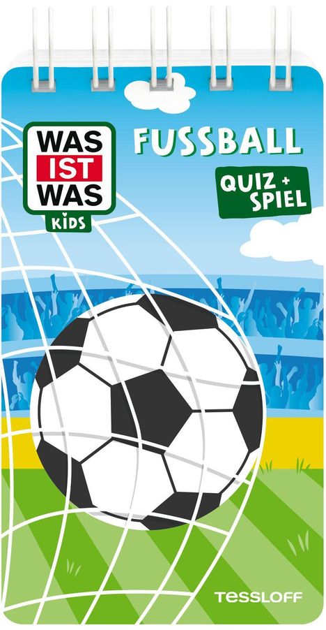 "FUSSBALL QUIZ + SPIEL" steht auf einer Illustration eines Fußballs im Netz, umgeben von jubelnden Fans.