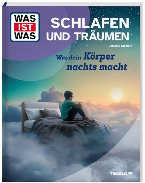 „WAS IST WAS – SCHLAFEN UND TRÄUMEN. Was dein Körper nachts macht“, Person im Bett in Wolkenlandschaft, im Hintergrund Sonnenaufgang.