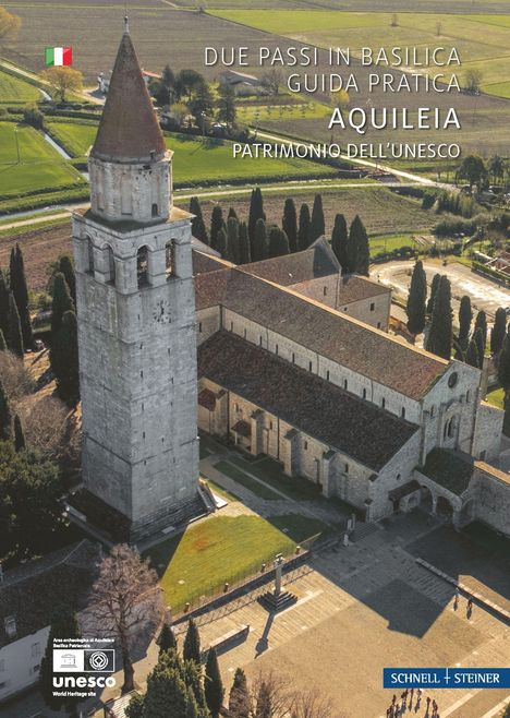 "DUE PASSI IN BASILICA GUIDA PRATICA AQUILEIA PATRIMONIO DELL’UNESCO." Eine Luftaufnahme einer alten Basilika.