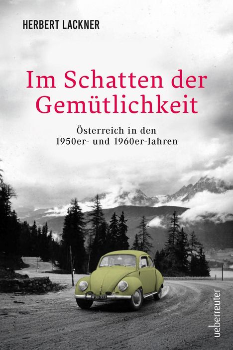 Titel: "Im Schatten der Gemütlichkeit; Österreich in den 1950er- und 1960er-Jahren". Ein grüner VW Käfer vor Bergen.