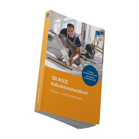 „SIRADOS Kalkulationshandbuch Fliesen- und Bodenleger.“ Ein Mann arbeitet am Boden in einem Raum mit Werkzeugen.