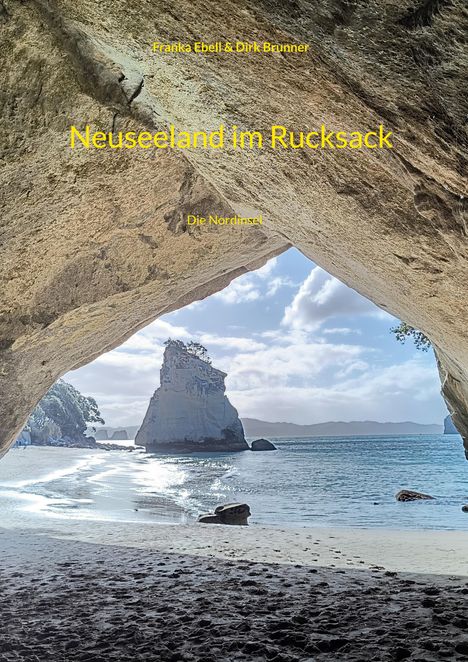 Text: "Franka Ebell & Dirk Brunner", "Neuseeland im Rucksack", "Die Nordinsel". Blick aus Höhle auf Strand, Meer, Felsen.