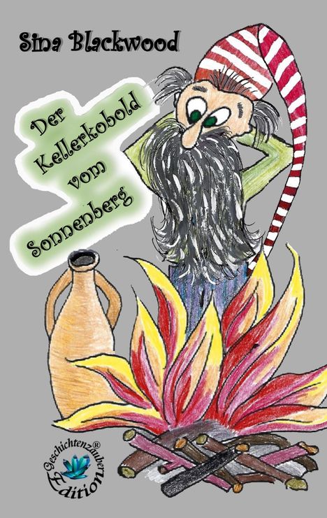 „Der Kellerkobold vom Sonnenberg“, Sina Blackwood. Kobold mit langem Bart, roter Mütze am Feuer mit Krug.