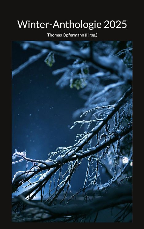 "Winter-Anthologie 2025, Thomas Opfermann (Hrsg.)." Verschneite Zweige im Dunkeln, beleuchtet mit Schneeakzenten.