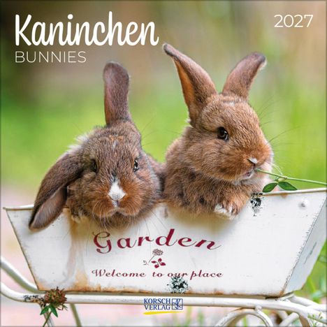 „Kaninchen Bunnies 2027“, „Garden, Welcome to our place“. Zwei Kaninchen in einem Gefäß mit grünem Hintergrund.