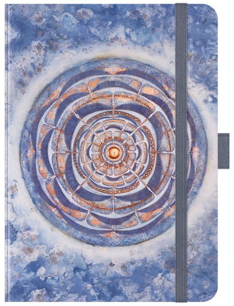 Kein sichtbarer Text. Illustration eines blauen und kupferfarbenen Mandalas auf marmoriertem Hintergrund mit elastischem Band.