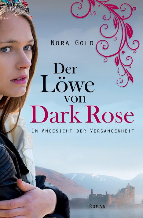 "Nora Gold: Der Löwe von Dark Rose. Im Angesicht der Vergangenheit. Roman." Links eine Frau, im Hintergrund Berge und eine Burg.